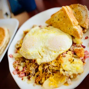 a plate of breakfast food