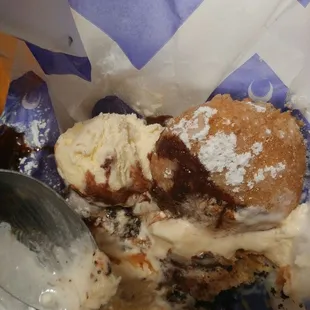 Yum... Has deep dried Oreos...