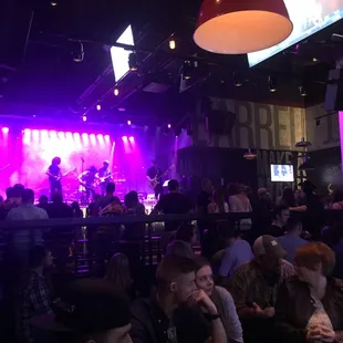 Nothing Like Some Live Music At Double Barrel To Start The Night Off Right!!