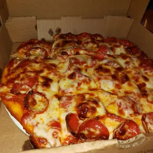 Small pepperoni with extra cheese... Omg.. its soooo good!