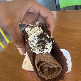 Ice Cream Roll Taco (Chocolate Ice Cream + Oreo Pieces + Gansito)