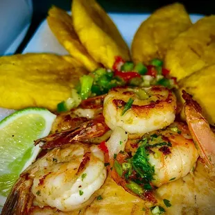 Pechuga cubierta de camarones