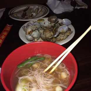 Clams and noodle soup
