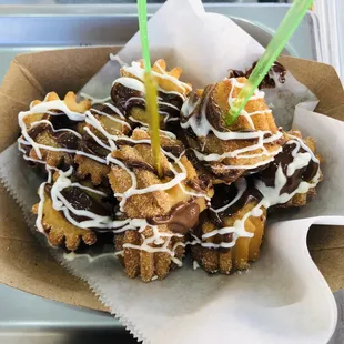 Crazy churro bites filled with Nutella dip in white chocolate.