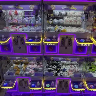 Mini claw machines