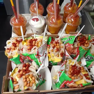 Tostilocos y Mangonadas y Fresas Con Crema y muchos Antojitos Mexicanos