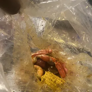 Snow Crab Legs and Black Mussel