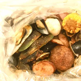 1/2lb clams + 1/2lb black mussels + 1/2lb green mussels. Mixed seasonings (= all combined), medium spice. 1/2lb sausage added.