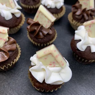 Peppermint Bark Mini Cupcakes