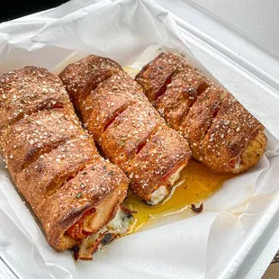 Pepperoni rolls