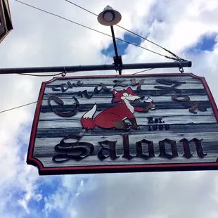 the sign for the restaurant