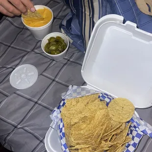 Nachos w/ Jalapeños - Regular Size 9.95$