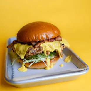 a chicken sandwich on a plate