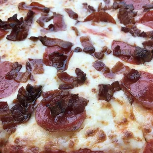 12" thin crust 2 topping pizza (pepperoni &amp; bacon) $9.99 - excellent pizza!