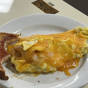 Scrambled eggs with light cheese