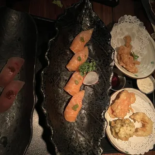 SALMON SUSHI
