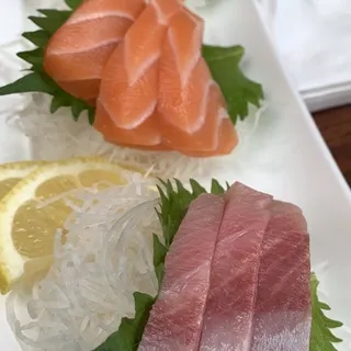 SALMON SASHIMI