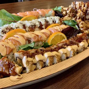 5 sushi roll boat