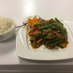 Let's try our authentic Thai dishes