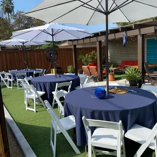 Umbrellas are available with either white, red or khaki tops.