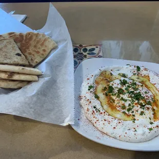 Tzatzik appetizer w/ pita
