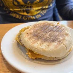 Cold breakfast sandwich, unmelted cheese