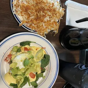 Avocado Benedict with hashbrowns