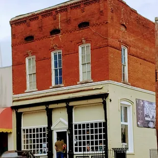 Building front on corner