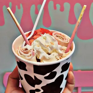 Strawberry crumble rolled ice cream