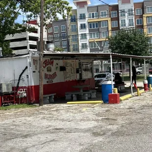 Minimal seating. During low foot traffic, a great place to eat if you have good weather.