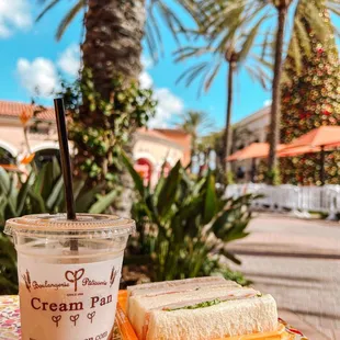 Sandwich trays, le nue coffee