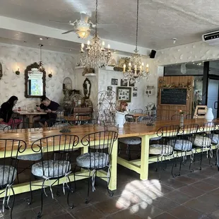 Middle of the restaurant community seating