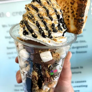 S'Mores Creation /(Large - 10 oz).