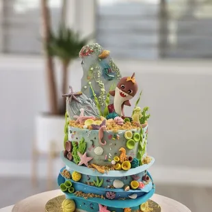 Baby shark/underwater theme