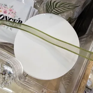 How about this? It's on a white background... is this the right shade of green?