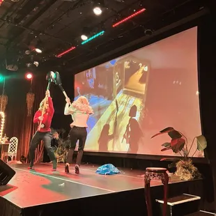 Interactive screening of Death Becomes Her