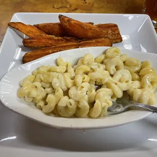 Mac n cheese and sweet potato fries