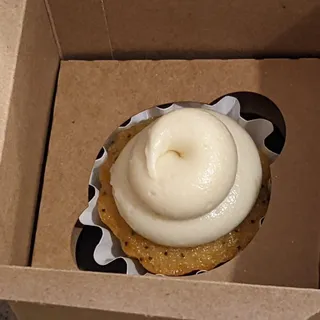 Poppyseed Cupcake (Contains Almond Emulsion)