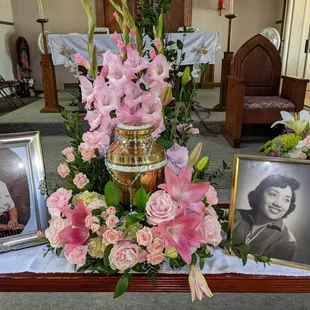 Moms Urn arrangement.