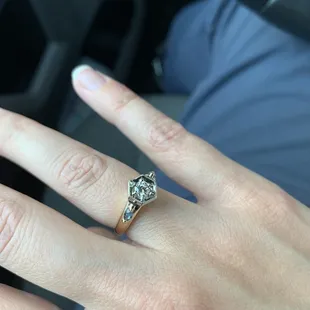 Custom ring with alexandrite accent stones