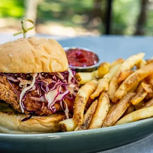 food, chicken wings and fried chicken