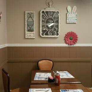 a table with place settings