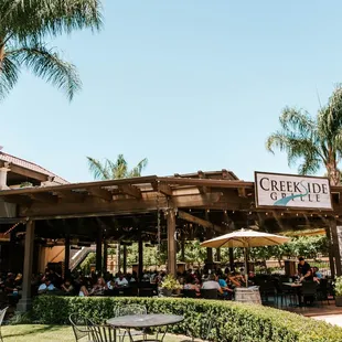 the outside of the restaurant