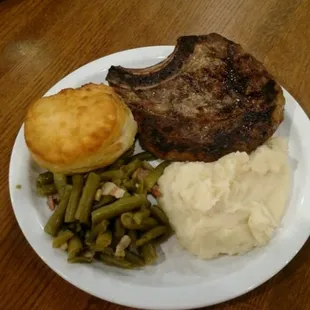 steak, mashed potatoes, green beans and a biscuit