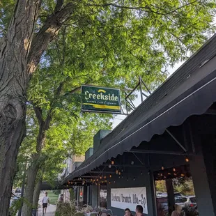 the outside of the restaurant