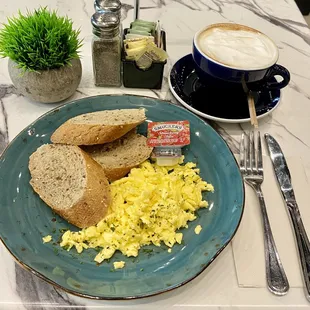 Scrambled Eggs Croissant