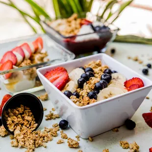 Oatmeal, Greek Yogurt, and Açai Bowls