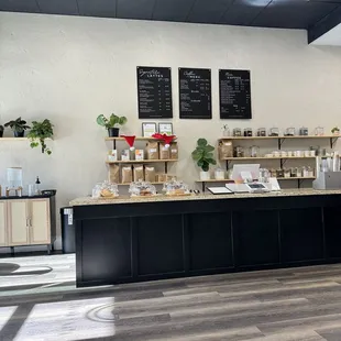 Cute coffee bar with some interesting flavors