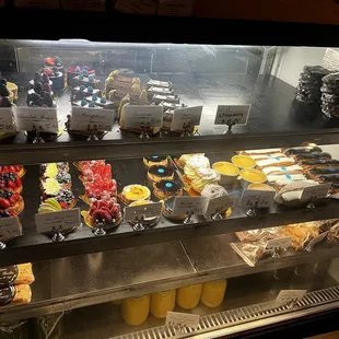 Dessert case