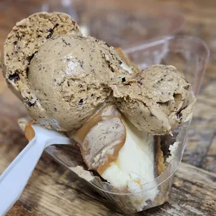 Carmel Chewsecake with Choc Ice cream